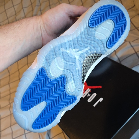 Nike Air Black and White Low-Top Sneakers main image 4